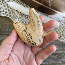 Load image into Gallery viewer, White Tamarind Wood Heart Kuripe
